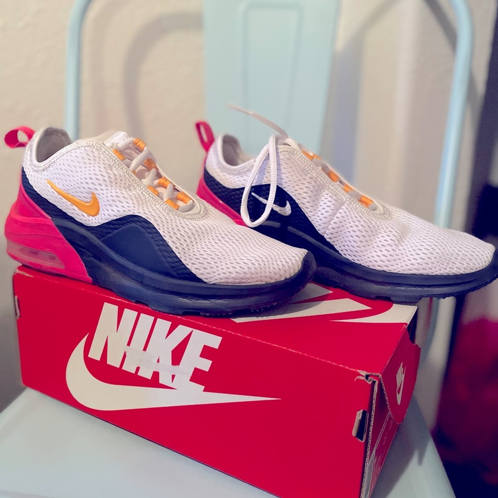 Nike air max motion 2 multi color size 7 sneaker